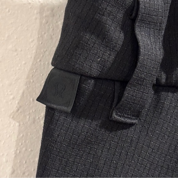 Lululemon Men’s 33 Black Commission Slim Chino Pants Classic Preppy Comfort - Picture 6 of 6